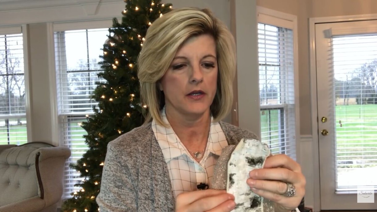 How to Add Ribbon to a Christmas Tree, Step by Step