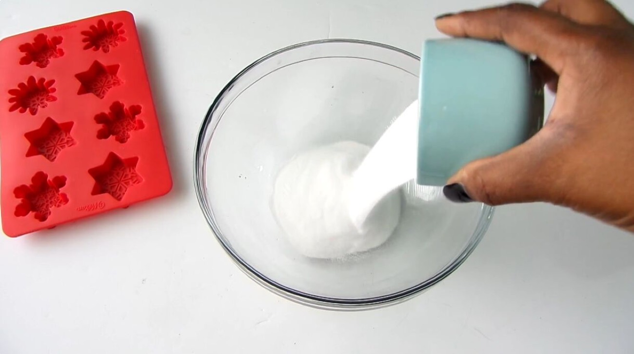 How to Make DIY Toilet Bombs for Easy Bathroom Cleaning